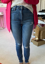 Load image into Gallery viewer, Taylor High Rise Skinny w/ Fray Hem
